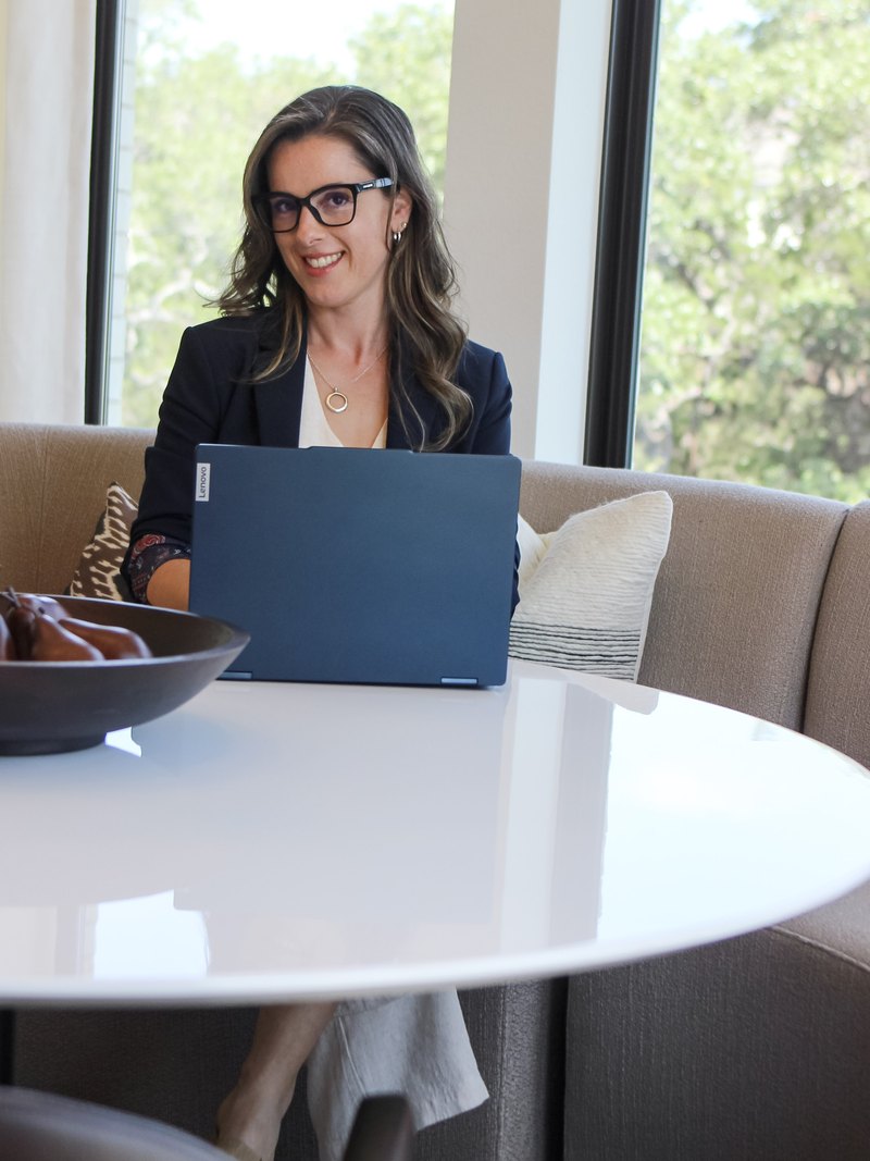 Evelyn Vallin working at a laptop